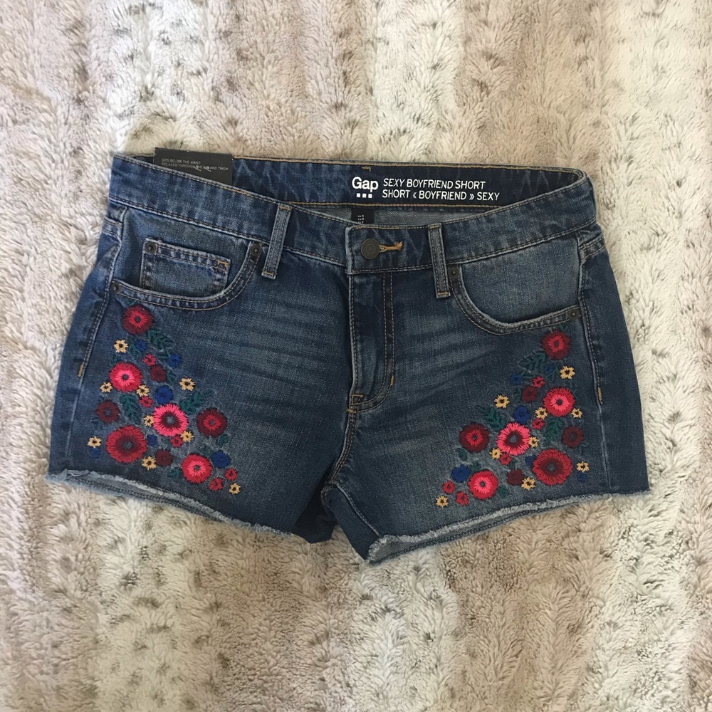 Gap flower accent jean shorts